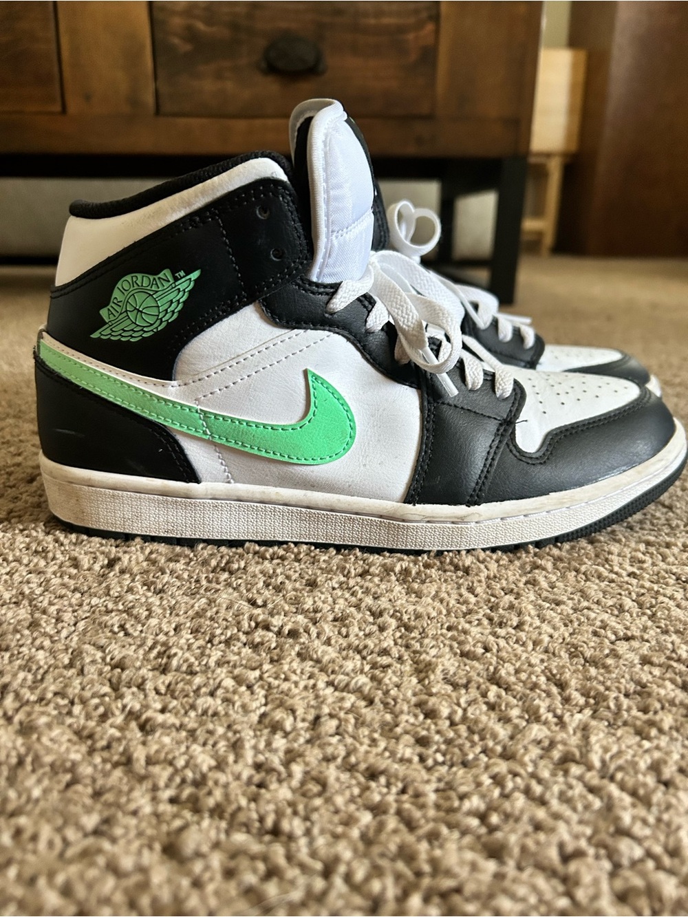 Nike Air Jordan 1 Mid Shoes White Green Glow Black DQ8426-103 Men's Sz 8